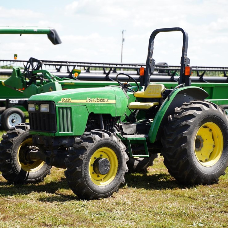 2004 JOHN DEERE 5220