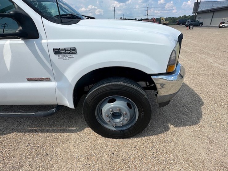 2003-ford-f550-image-18
