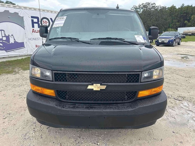 2023-chevrolet-express-2500-image-22