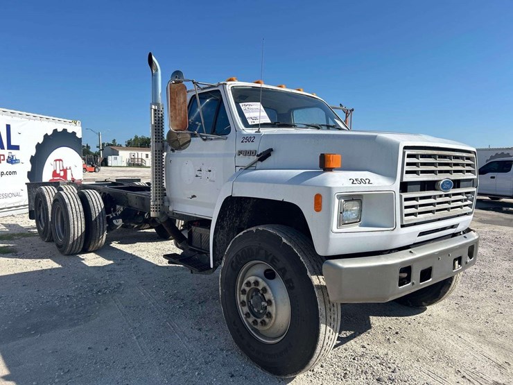 1989-ford-ft900-image-2