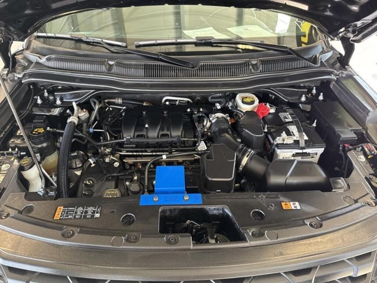 2017-ford-explorer-image-12