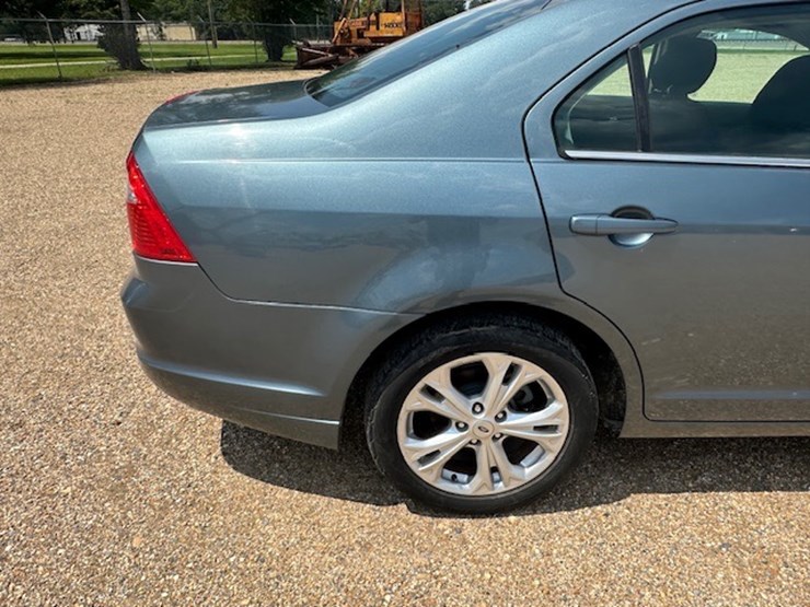 #23032-•-2012-ford-fusion-image-22