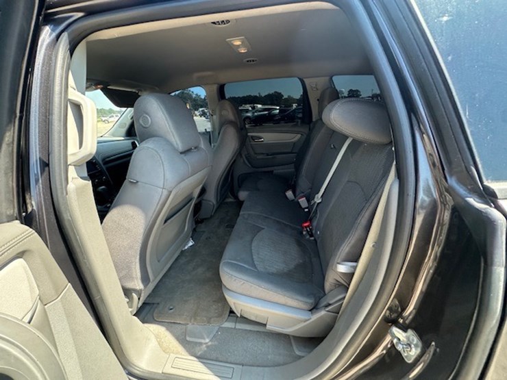 2016-chevrolet-traverse-ls-image-26