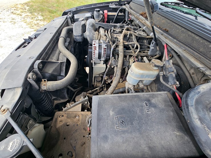 2010-chevrolet-tahoe-image-25