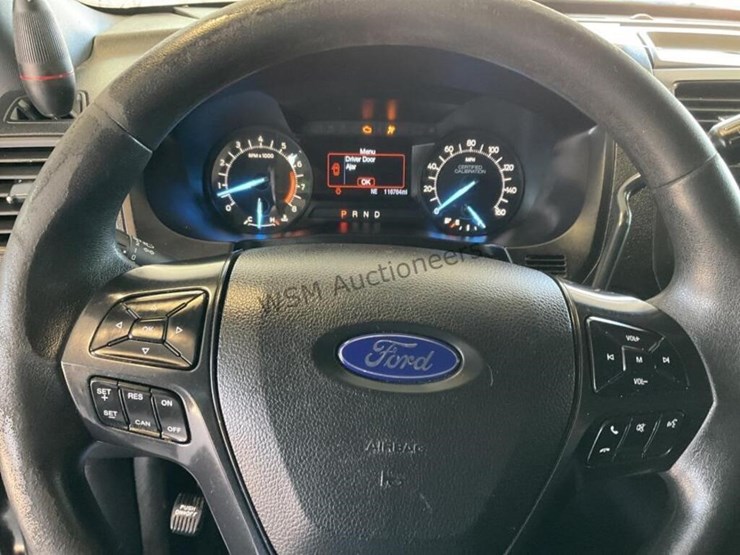 2017-ford-explorer-image-15