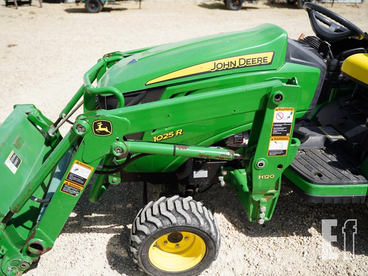 2018-john-deere-1025r-image-7