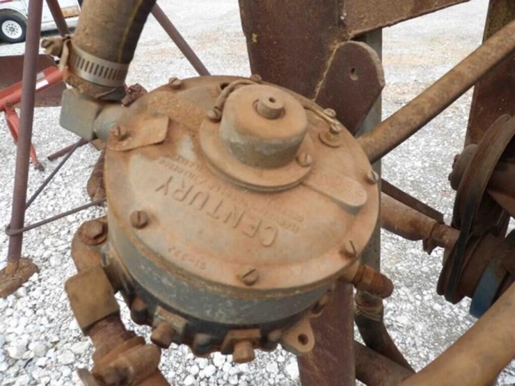 oldsmobile-8-cylinder-engine-&-stand-image-4
