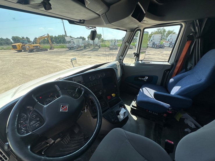 2017-international-prostar-image-16