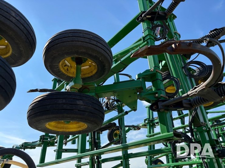 john-deere-2410-image-15