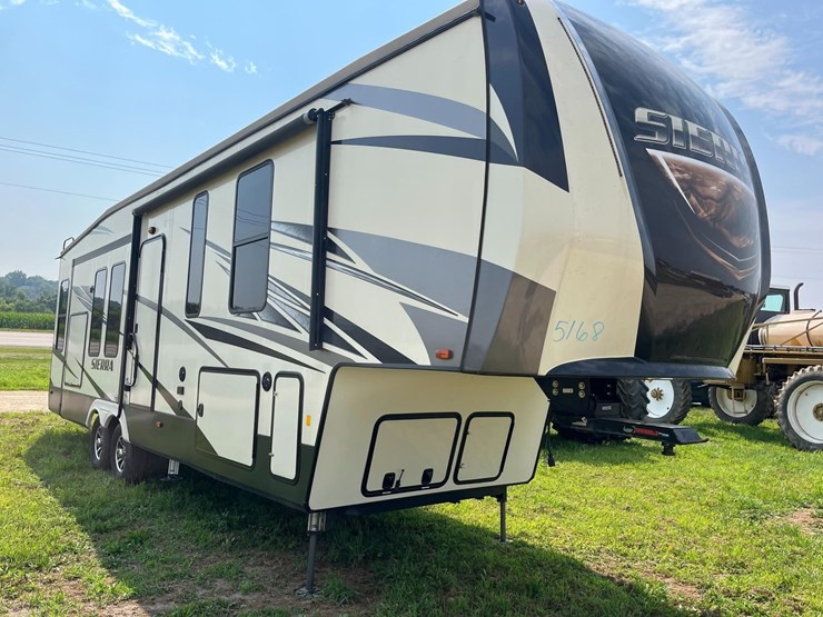 sierra-5th-wheel-camper-image-1