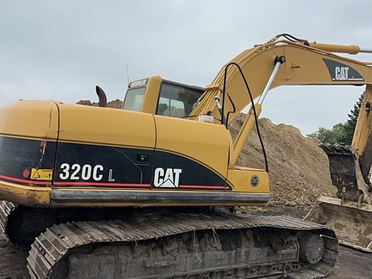 caterpillar-320-image-3