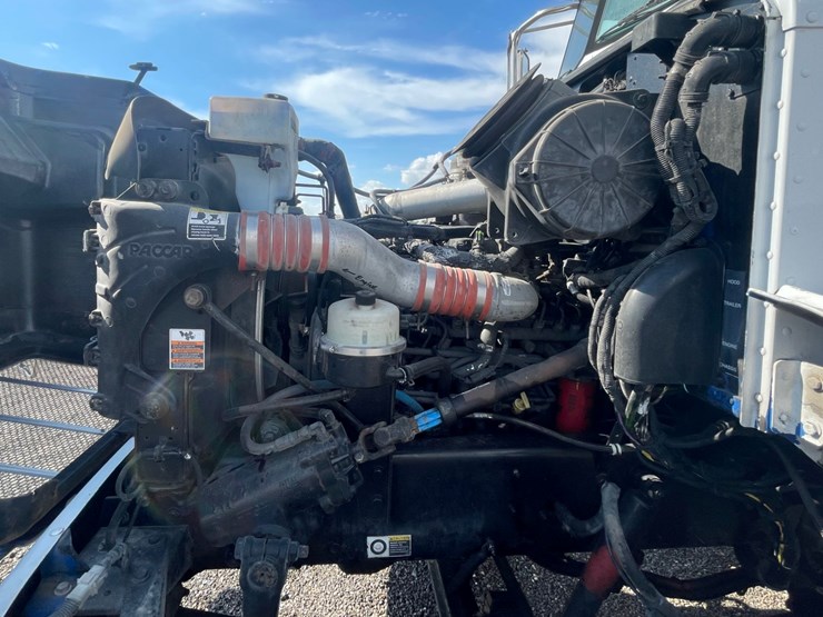 2010-peterbilt-340-image-5