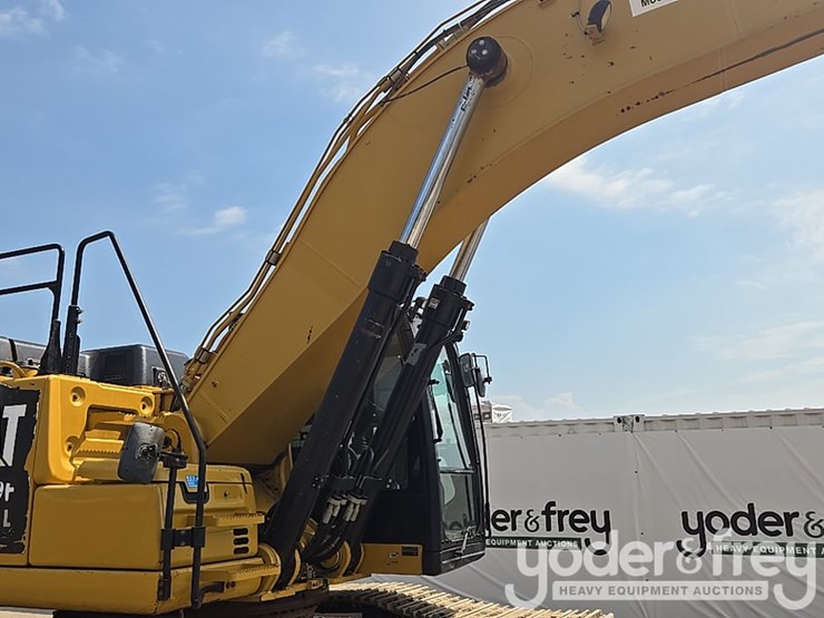 2021-caterpillar-349-image-40