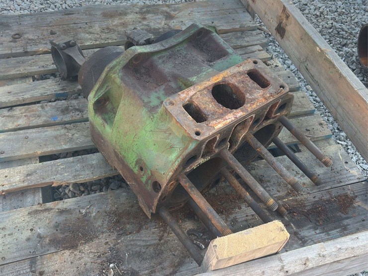 john-deere-model-g-block,-pistons,-and-rods-image-8