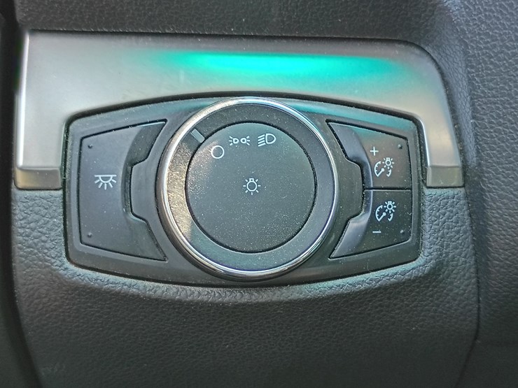 2014-ford-explorer-image-46