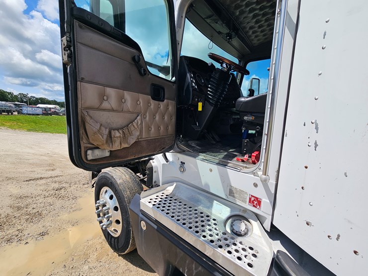 2005-kenworth-t600-image-67