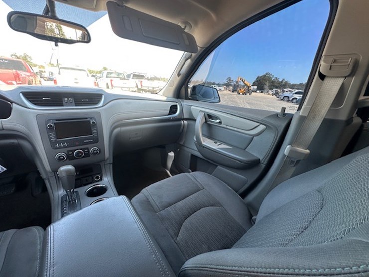 2016-chevrolet-traverse-ls-image-38