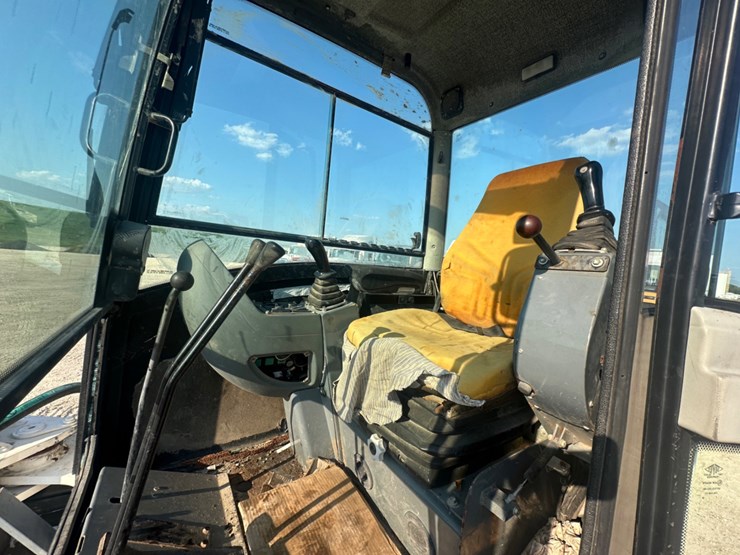 2009-bobcat-442e-image-13