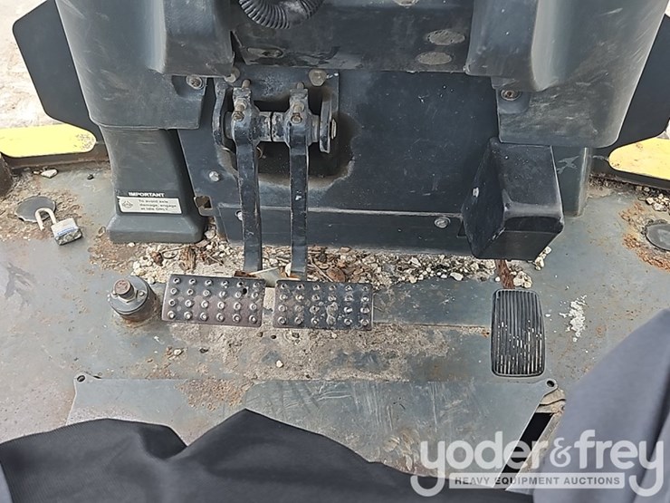 2011-deere-310j-image-36