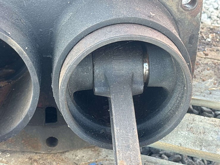 john-deere-model-g-block,-pistons,-and-rods-image-17