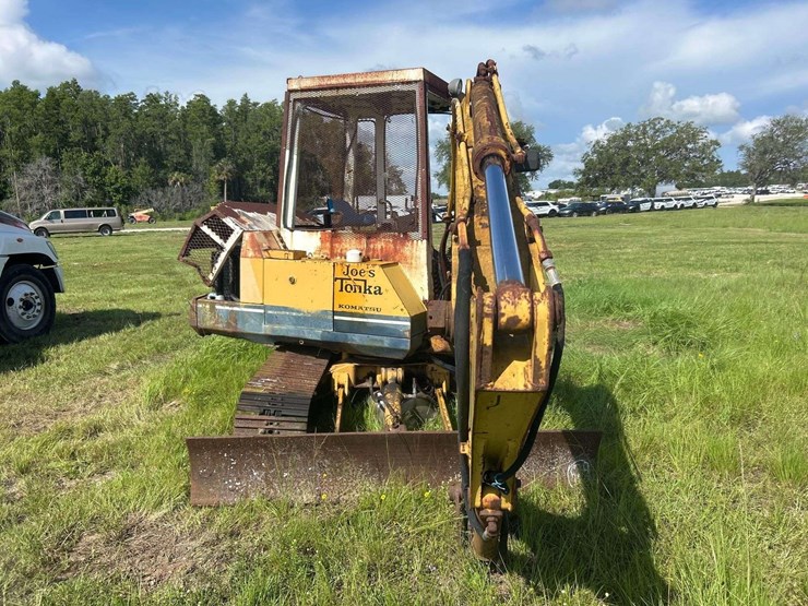 komatsu-midi-excavator-image-23