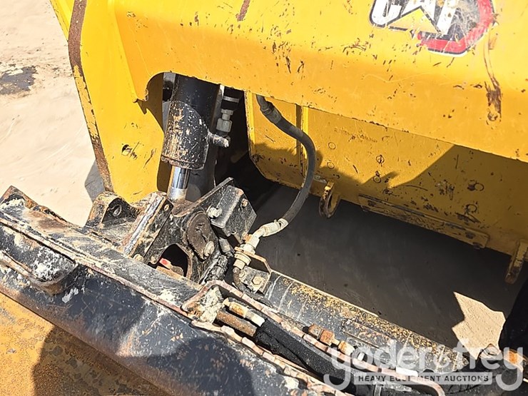 2022-caterpillar-259d3-image-32