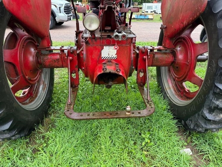 farmall-m-tractor-image-8