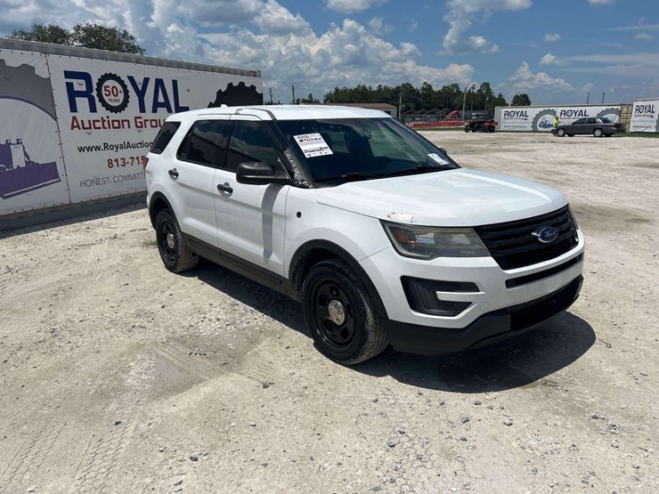 2016-ford-explorer-image-2