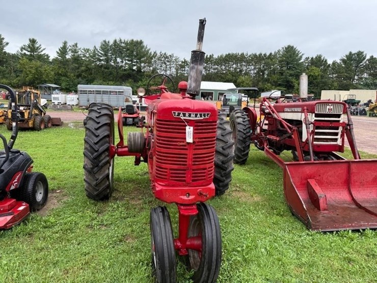 farmall-m-tractor-image-3