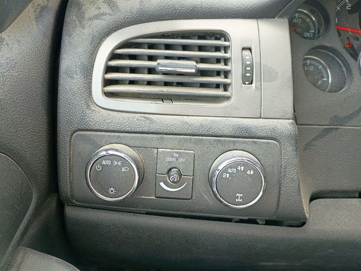 2010-chevrolet-tahoe-image-41