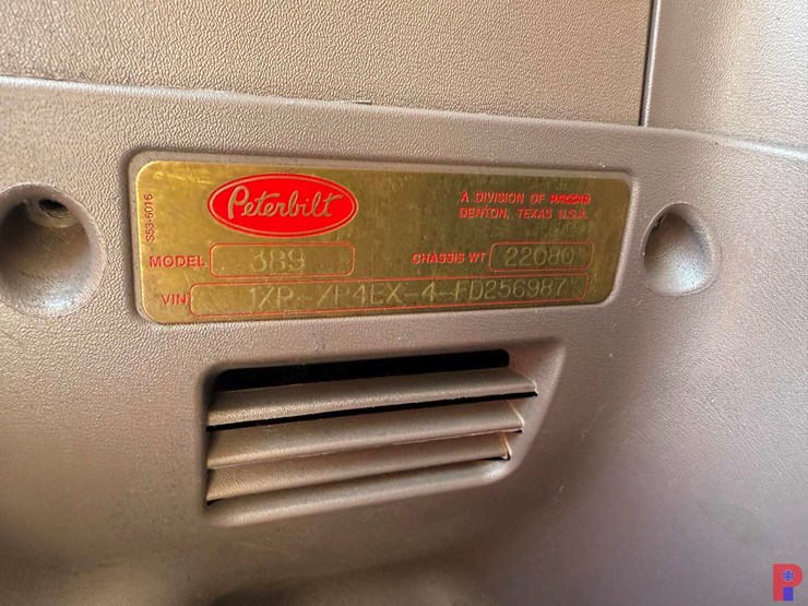 2015-peterbilt-389-image-5