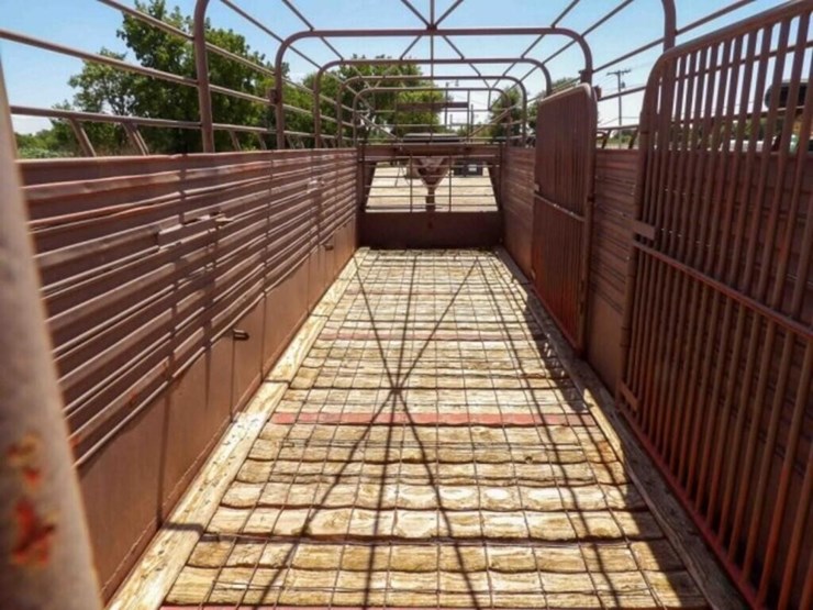 24'-gooseneck-livestock-trailer-image-13