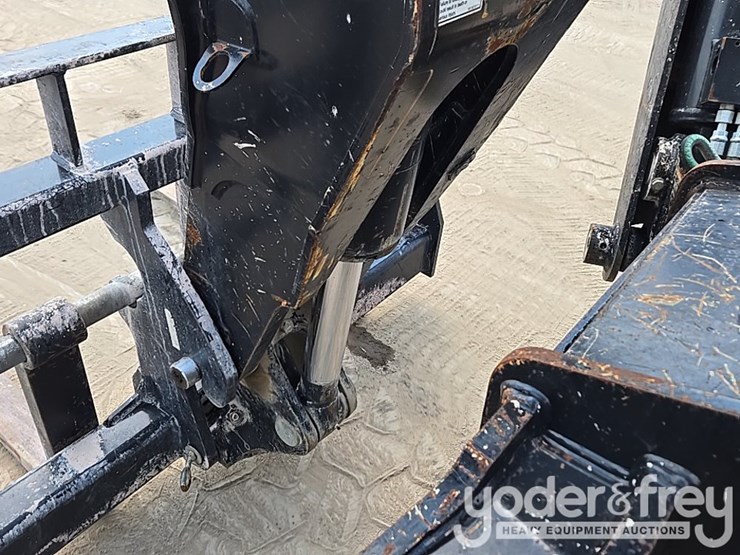 2019-jlg-1055-image-28