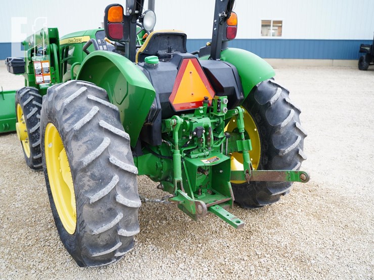 2015-john-deere-5075e-image-25