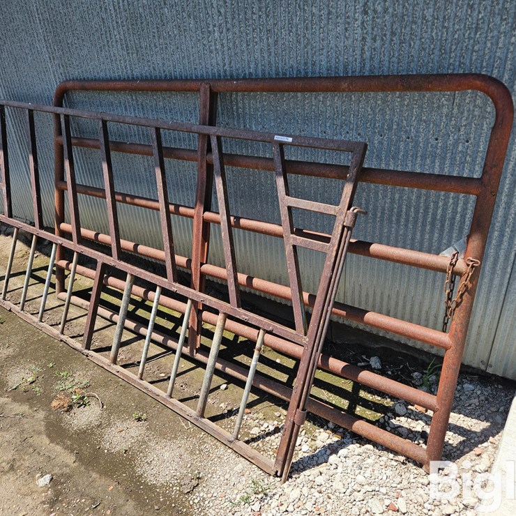 Fence Line Hay Feeder & Heavy Duty Gate