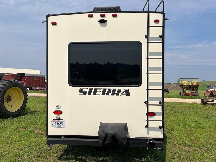 sierra-5th-wheel-camper-image-5