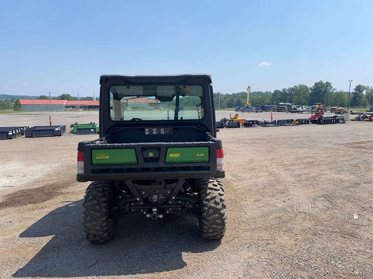 2023-john-deere-gator-image-6