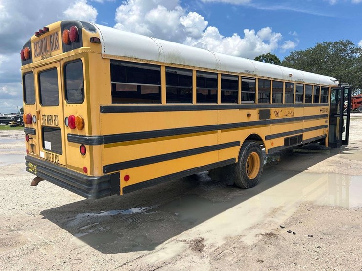 2004-ic-corporation-3000ic-school-bus-image-3
