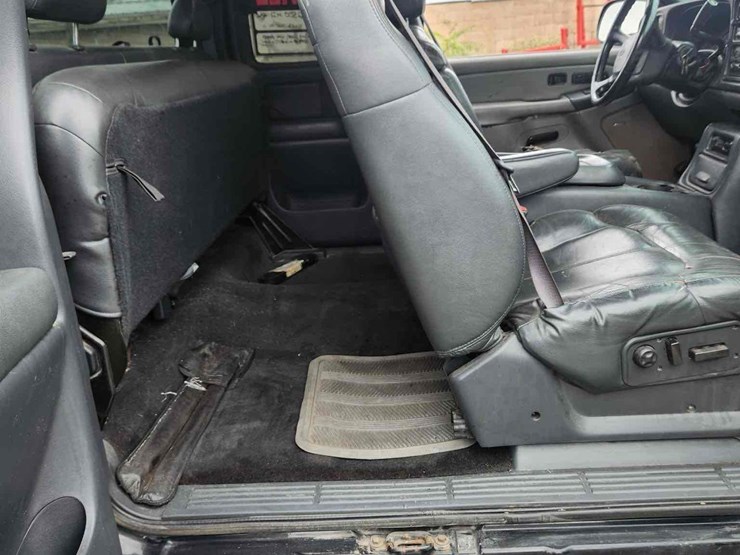2002-chevy-2500-hd-pickup-truck-image-9