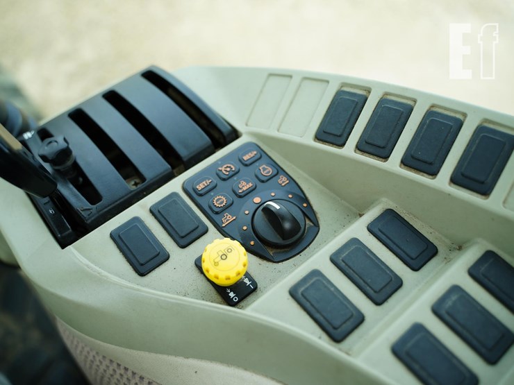 john-deere-4044r-image-37
