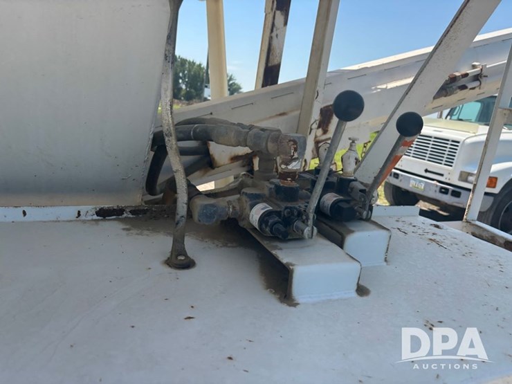 2000-ihc-4900-dry-tender-truck-(dr12098,-unit-25102)-image-45