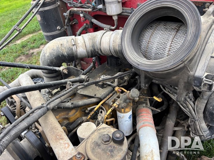 2002-peterbilt-330-image-35