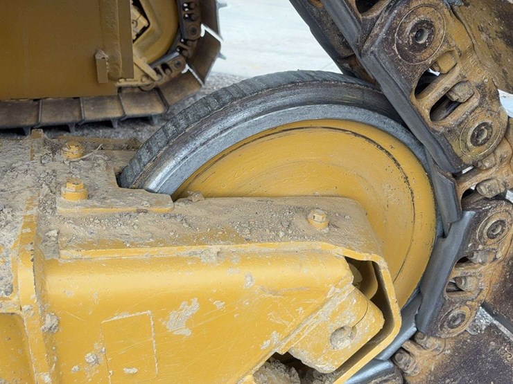 2013-cat-dgn-lgp-dozer-image-8