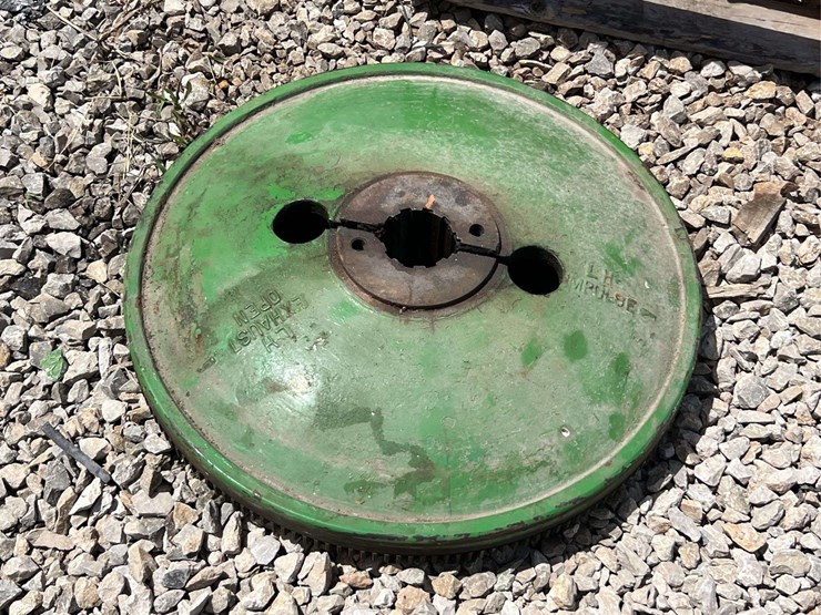 john-deere-model-g-flywheel-image-1