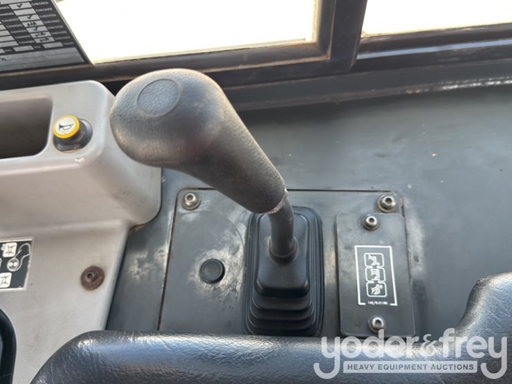 2016-komatsu-d61px-24-image-44