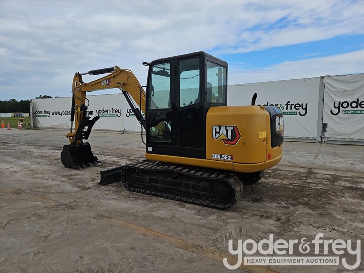 2021-caterpillar-305.5-image-3