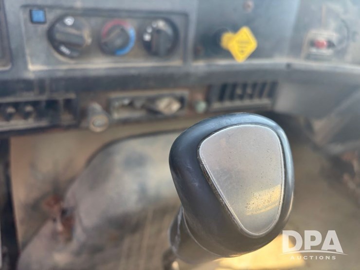 2000-ihc-4900-dry-tender-truck-(dr12098,-unit-25102)-image-37