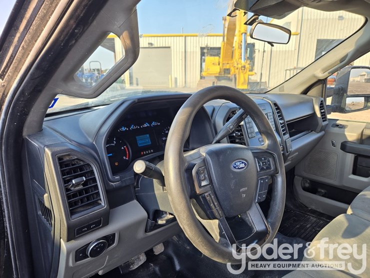 2022-ford-f350-xl-image-31