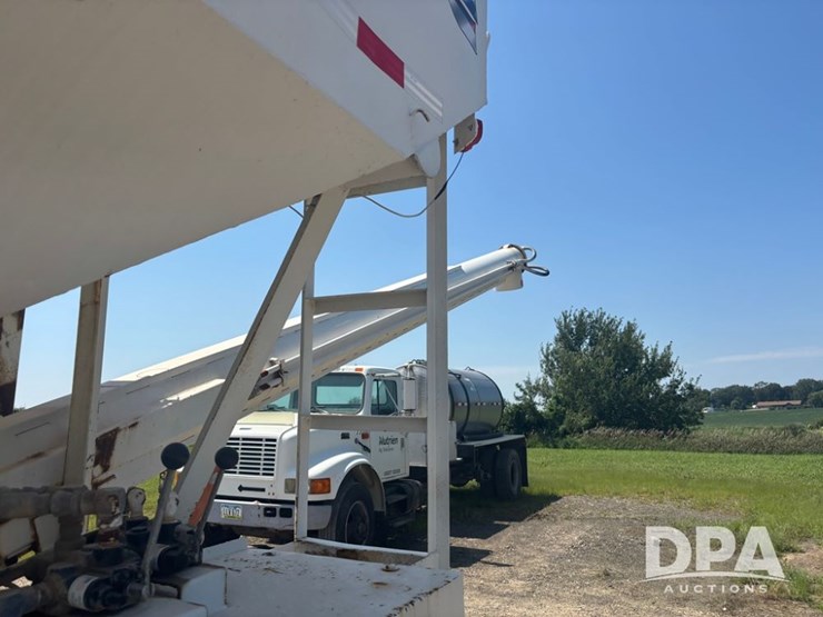 2000-ihc-4900-dry-tender-truck-(dr12098,-unit-25102)-image-44