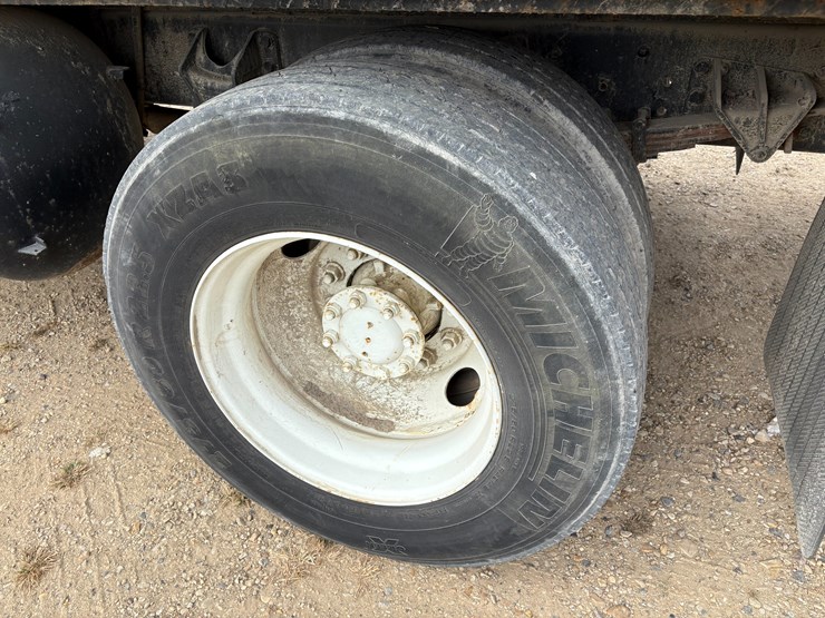 2005-international-durastar-4200-image-11